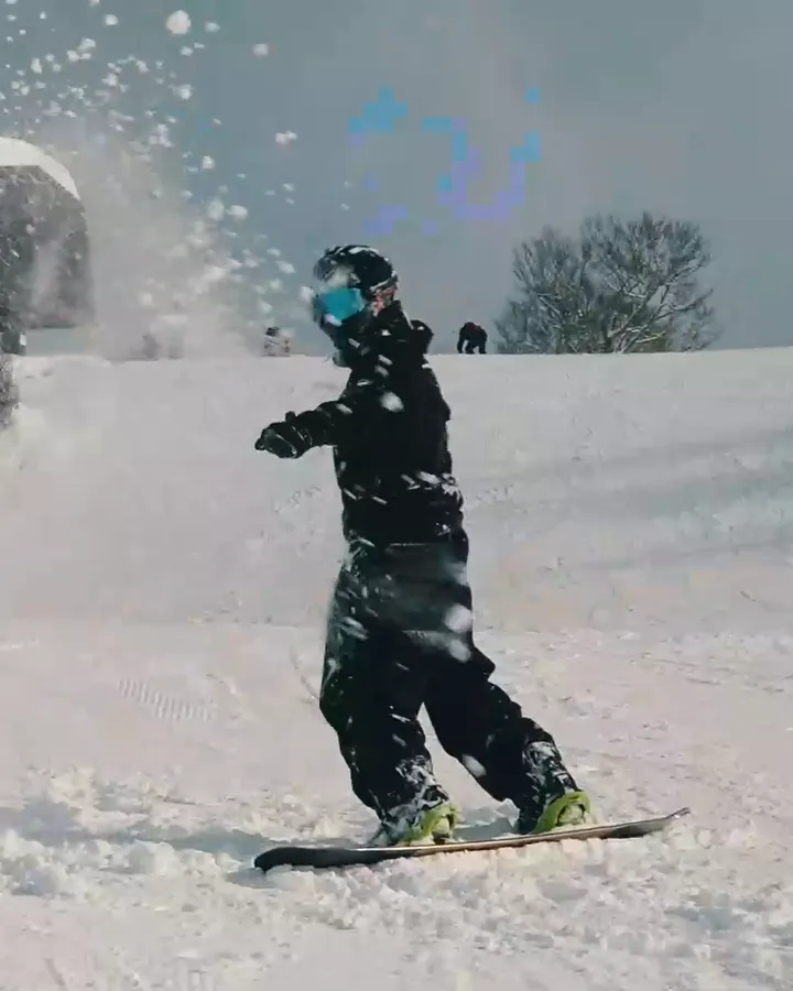 Coaching pause on a snowboarder losing balance in soft snow, with an arrow to the rider's hips